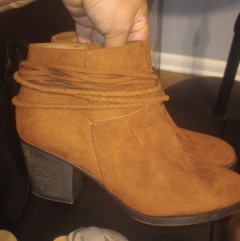 Size 10 woman ankle high boots